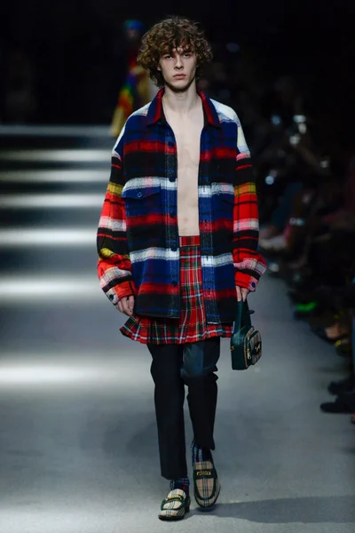Look 10